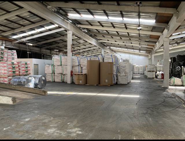1,639M² WAREHOUSE TO LET IN NEW GERMANY